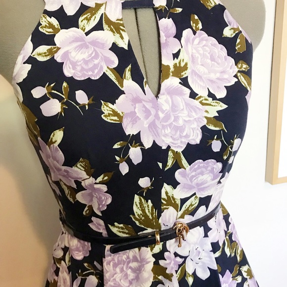 Onze shop - Floral fit and flare dress with belt - Picture 2 of 5